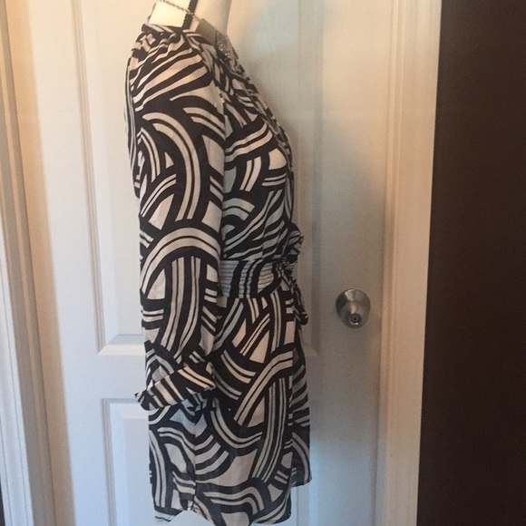 CLASSY FUN DRESS - Picture 4 of 8